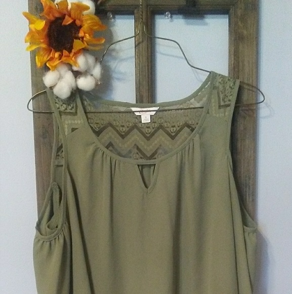 Candie's Tops - Beautiful green top